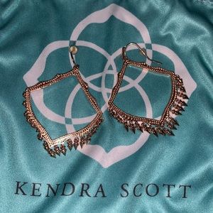 Kendra Scott lacy rose gold earring